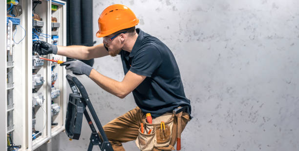 Best Licensed Electrician  in Oak Grove, MO