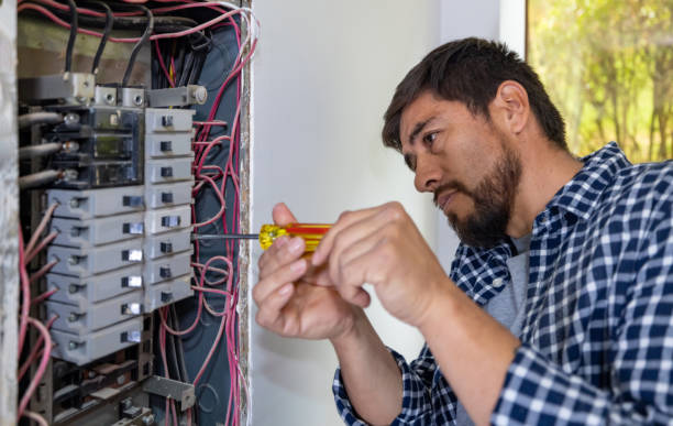 Best Licensed Electrician  in Oak Grove, MO